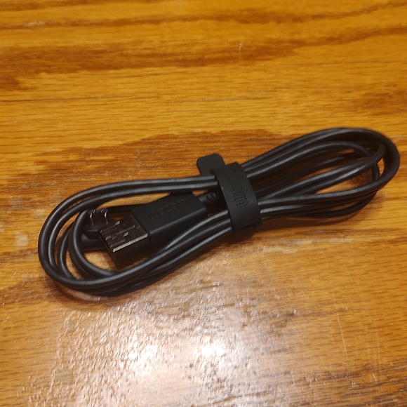 Wacom Intuos Drawing Tablet, Stylus, and Cable - Picture 6 of 6